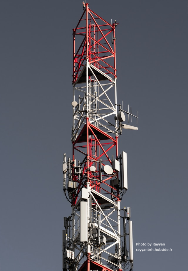 A 5G tower with antennas